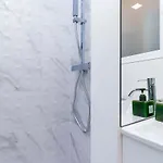 Apartment Perfect Cool With Ac, 2 Bedrooms 2 Bathrooms *