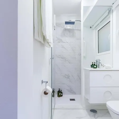 Perfect Cool With Ac, 2 Bedrooms 2 Bathrooms *