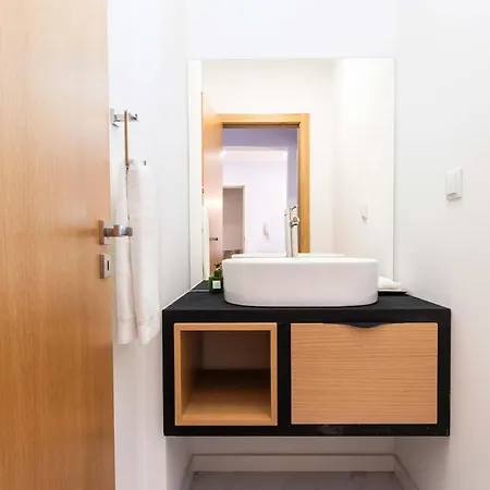 Perfect Cool With Ac, 2 Bedrooms 2 Bathrooms Lissabon